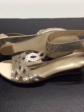 Maripe Julia Frosted Gold Open Toe Wedge Sandals Sz 8.5 Back Zip Stud Accent